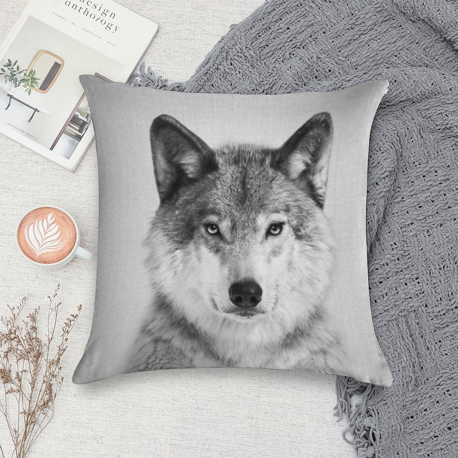 Wolf - Black & White Soft Fade-Resistant Throw Pillow