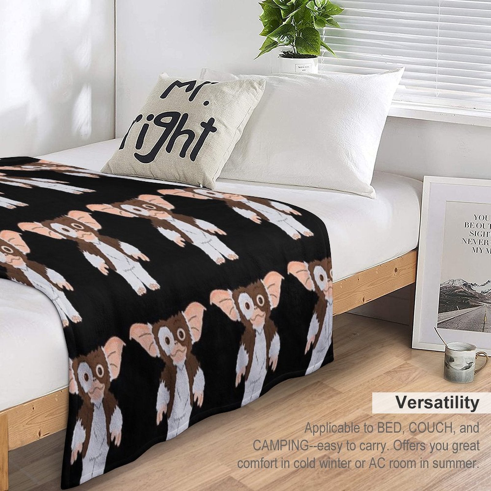 Gremlins Cute Little Gizmo Compact Throw Blanket