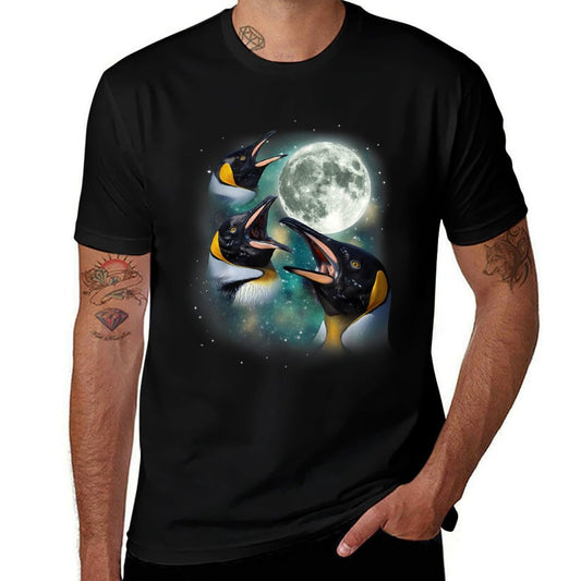 Three Penguin Moon  3 Funny Antarctic Birds Howling Parody  Trendy Pattern T-Shirt