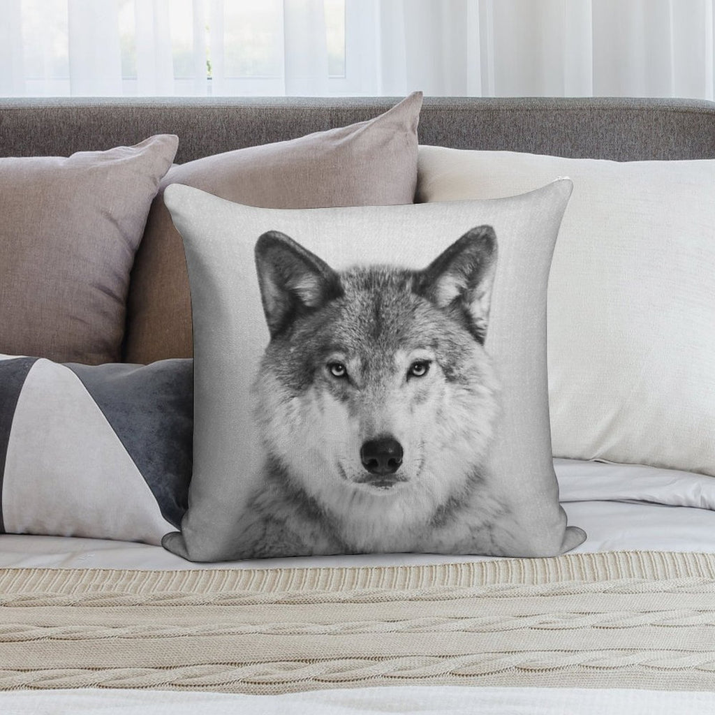 Wolf - Black & White Soft Fade-Resistant Throw Pillow