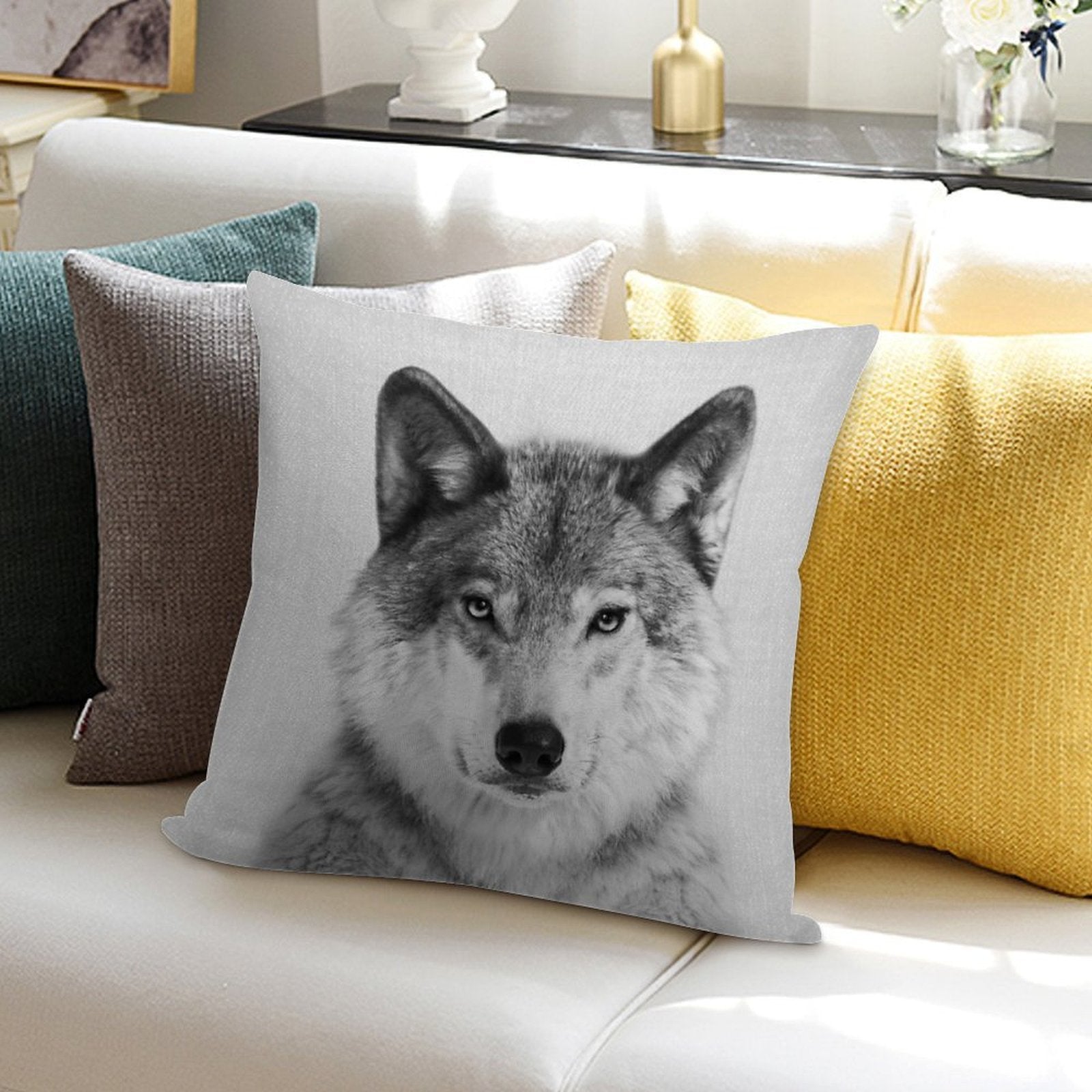 Wolf - Black & White Soft Fade-Resistant Throw Pillow