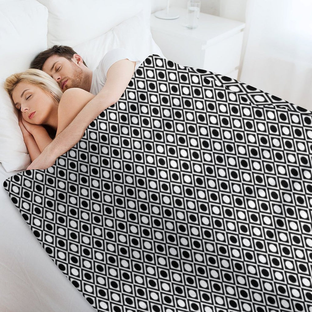 Classy Black And White Double Outline Diamonds And Dots Travel-friendly Throw Blanket