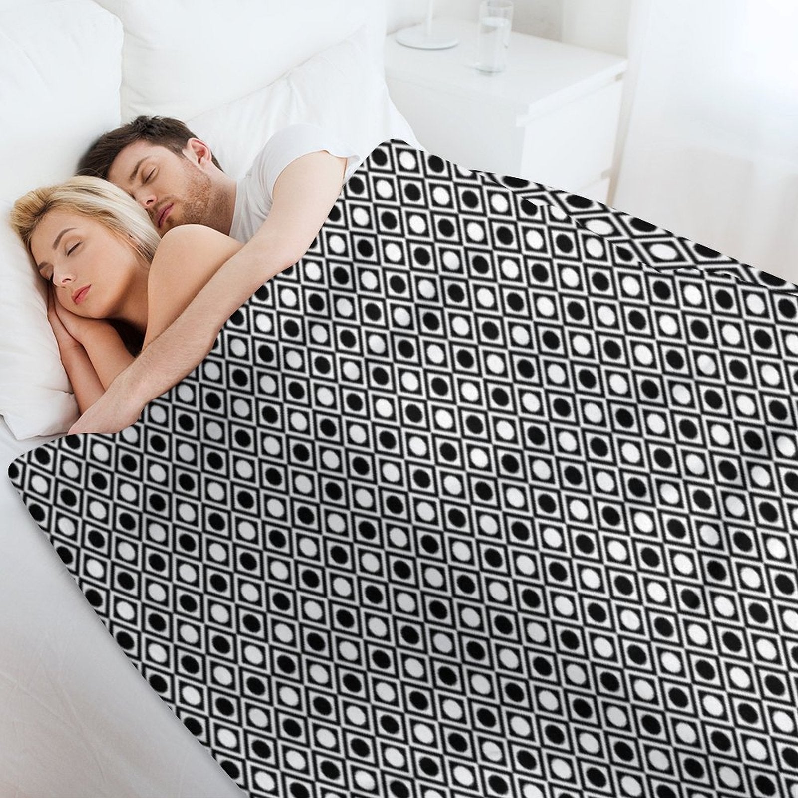 Classy Black And White Double Outline Diamonds And Dots Travel-friendly Throw Blanket