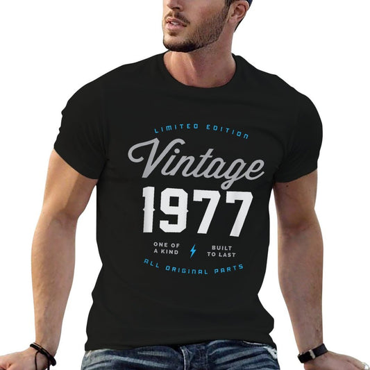 40th Birthdays for Men  1977 Men Gift T  Rolled Sleeves T-Shirt