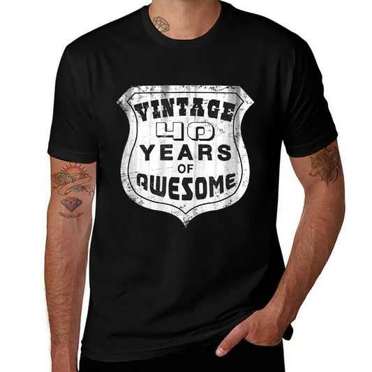 Vintage 40th Birthday T-shirt for Men Or Women  Vintage-inspired T-Shirt