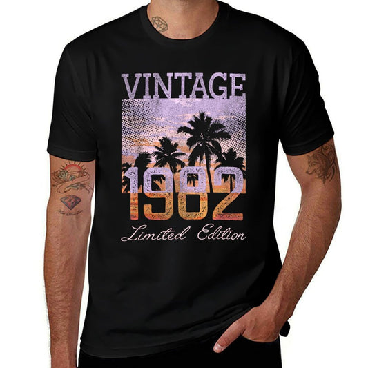 Vintage 1982 Limited Edition 43 Year Old Gifts 43rd Birthday  Trendy Pattern T-Shirt