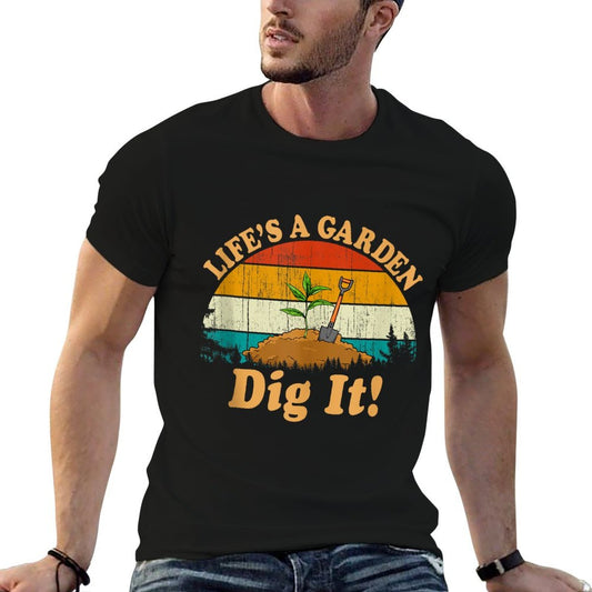 Vintage Retro Style Gardening Decor Lifes A Garden Dig It  Tagless Design T-Shirt